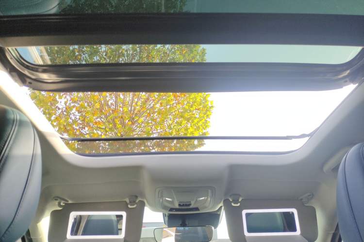 Used ORA Good Cat 2022 Morandi Edition 400km Standard Range Premium Version Lithium-Ion Battery