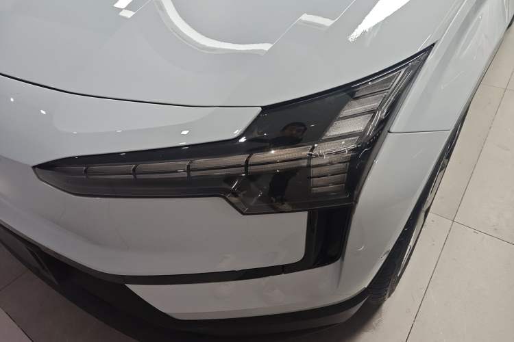 Used Volvo EX30 2025 Rear-Drive Long-Range Version Ultra