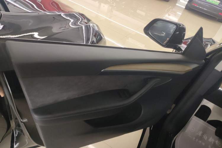 Used Tesla Model Y 2021 Long-Range All-Wheel-Drive Version 3D7
