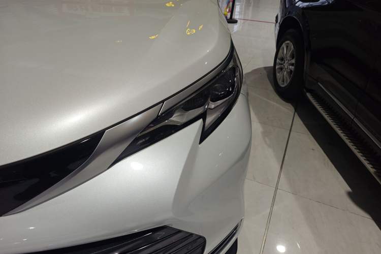 Used Toyota Sienna 2023 2.5L Hybrid Deluxe Edition
