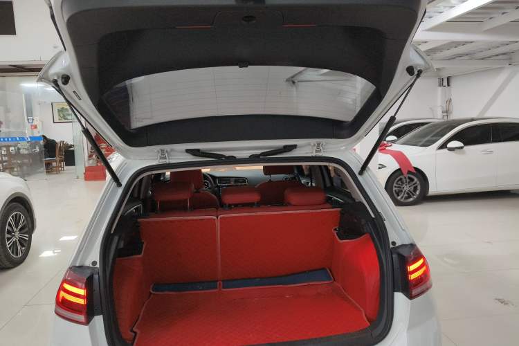 Used Volkswagen Golf 2018 1.6L Automatic Fashion Model