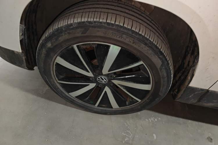 Used Volkswagen Tharu 2023 300TSI Two-Wheel-Drive Moonlight Edition
