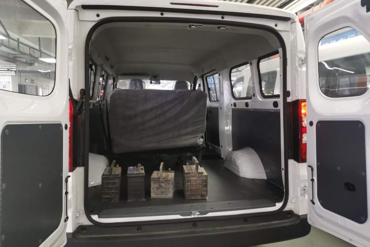 Used Wuling Yangguang 2025 Model 310KM Bus Edition—Customized by CATL
