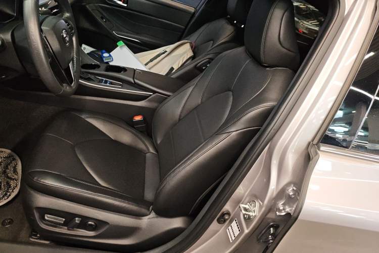 Used Toyota Avalon 2019 Dual-Engine 2.5L Luxury Edition China VI Standard
