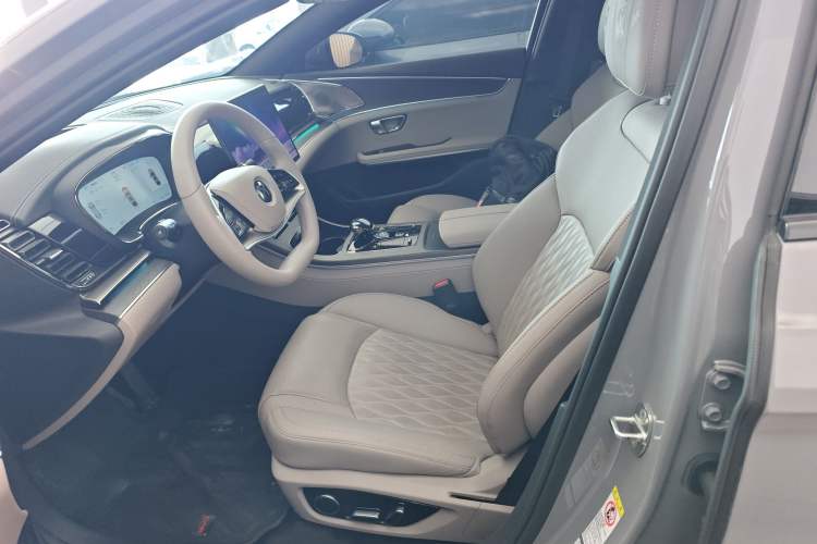 Used BYD Han 2025 EV with 701 km of Laser Radar-Enabled Intelligent Driving
