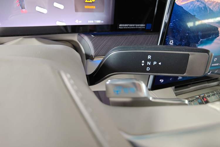 Used Denza Z9 2024 1100 km Four-Wheel Drive Max Version