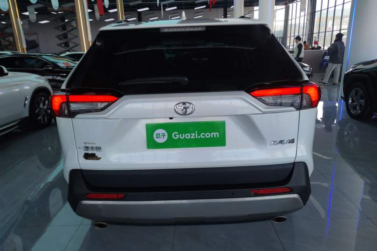 Used Toyota RAV4 2023 2.0L CVT Two-Wheel Drive 20th Anniversary Platinum Edition
