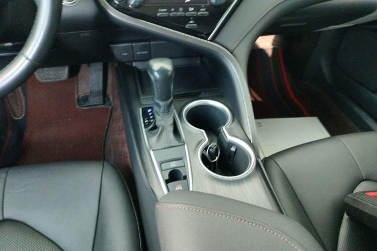 Used Toyota Camry 2021 2.0G Luxury Edition
