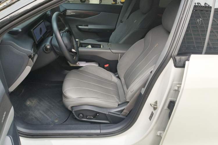 Used Lynk & Co 07 2024 EM-P 126 Long-Range Ultra
