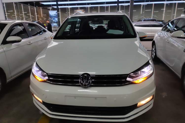 Used Volkswagen Touran 2016 Volkswagen Touran L 280TSI DSG Comfort Edition
