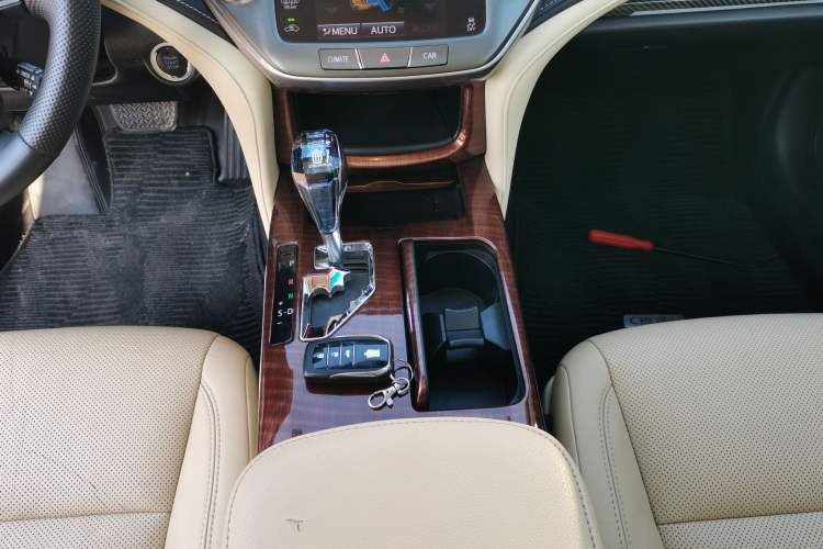 Used Toyota Crown 2015 2.0T Fashion Edition
