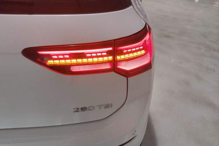 Used Volkswagen Golf 2023 280TSI DSG R-Line Lite
