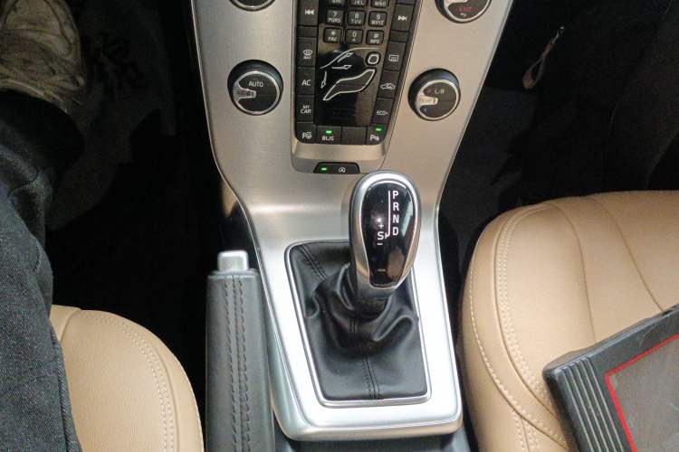 Used Volvo V40 2018 T3 Zhiya Edition