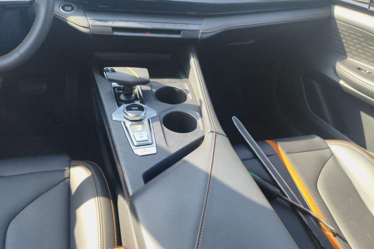 Used Changan UNI-V 2024 1.5T Luxury Edition
