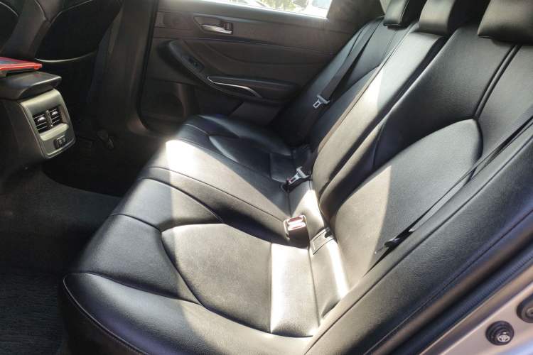 Used Toyota Avalon 2019 2.5L Ambition Version China VI Standard
