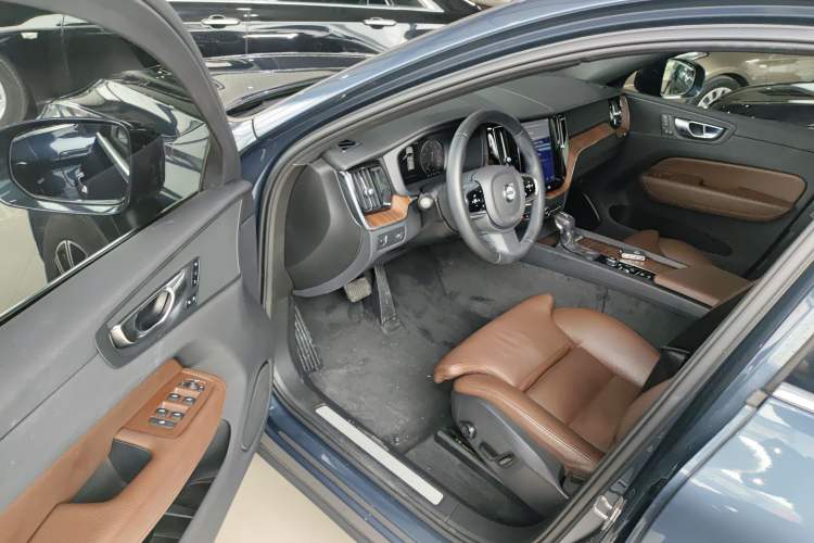 Used Volvo XC60 2021 T5 4x4 Smart Luxury Edition
