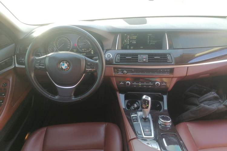 Used BMW 5 Series 2014 528Li Leading Model