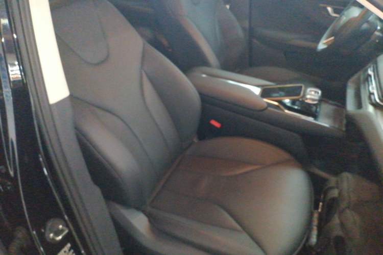 Used Hongqi E-QM5 2022 431 km Charge & Enjoy Edition
