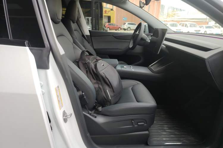 Used Tesla Model Y 2025 Rear-Wheel-Drive Version