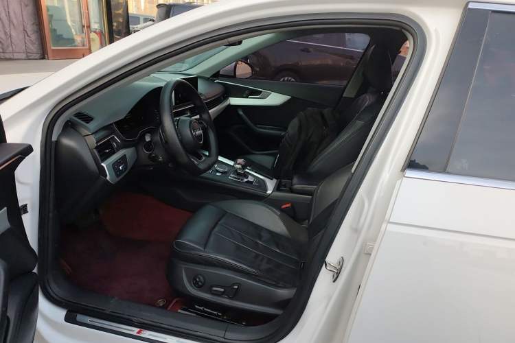 Used Audi A4L 2018 30th Anniversary Edition 40 TFSI Fashion Model
