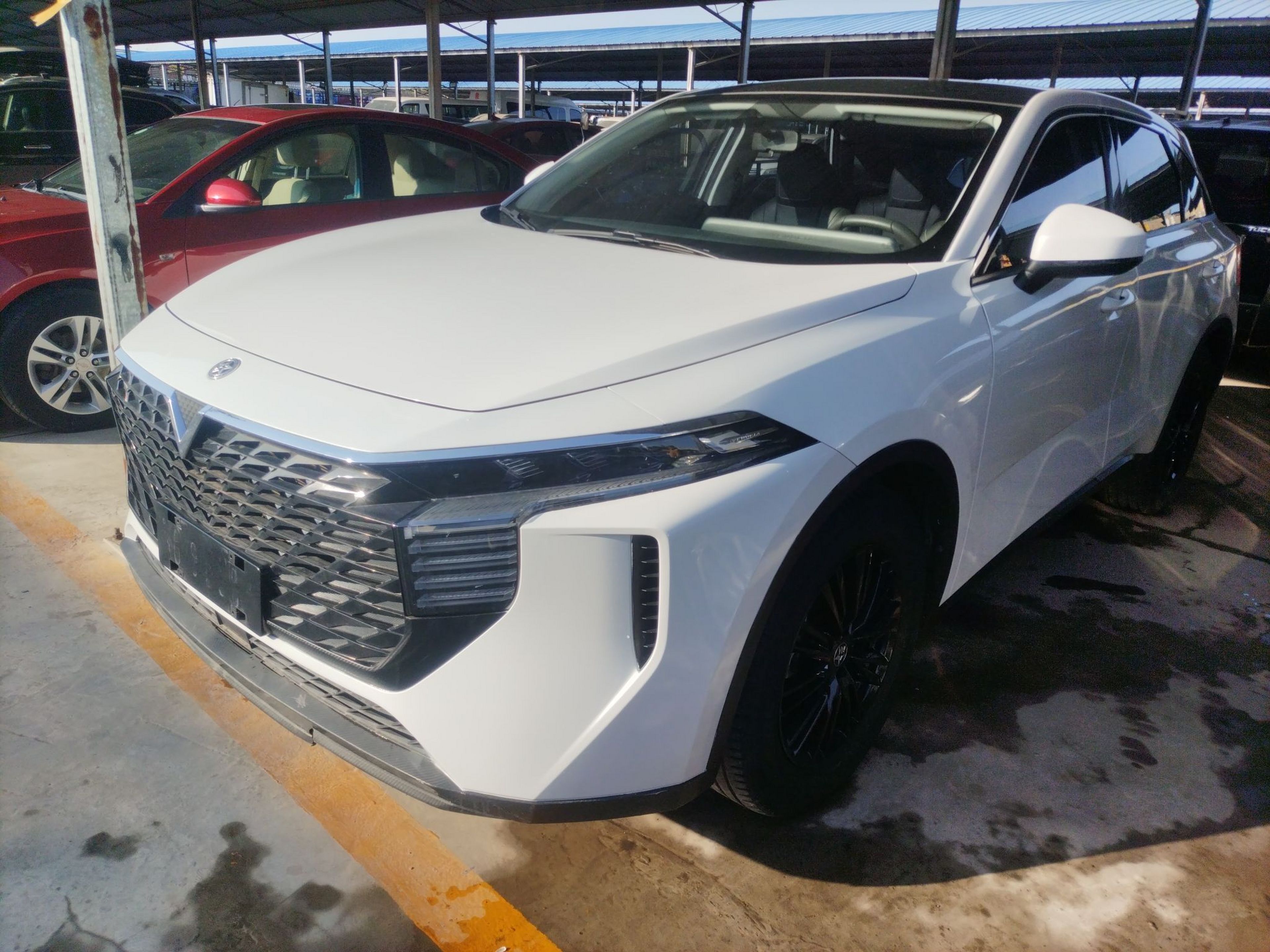 تحت مقدمة السيارة