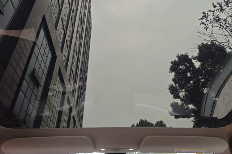 Used Tesla Model Y 2025 Long-Range All-Wheel-Drive Version