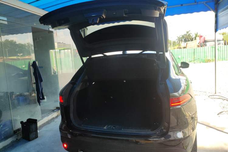 Used Jaguar F-PACE 2018 2.0T Two-Wheel Drive Urban Deluxe Edition
