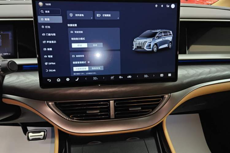 Used Denza D9 2025 DM-i Intelligent Drive 1020 Four-Wheel Drive Flagship Model