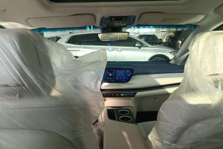 Used Buick GL8 New Energy 2024 Lu Zun Luxury Edition 7-Seater
