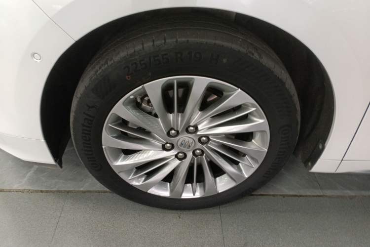 Used Buick Century 2023 2.0T Six-Seater Yinshi Edition
