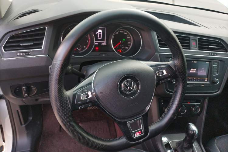 Used Volkswagen Tiguan L 2017 330TSI Automatic Two-Wheel Drive Luxury Edition
