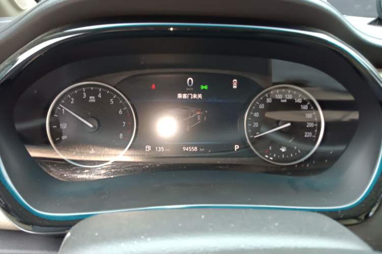 Used Buick GL8 2023 Facelifted Land Cruiser Executive Luxury Version
