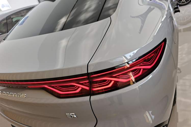 Used BYD Han 2025 EV with 701 km of Laser Radar-Enabled Intelligent Driving
