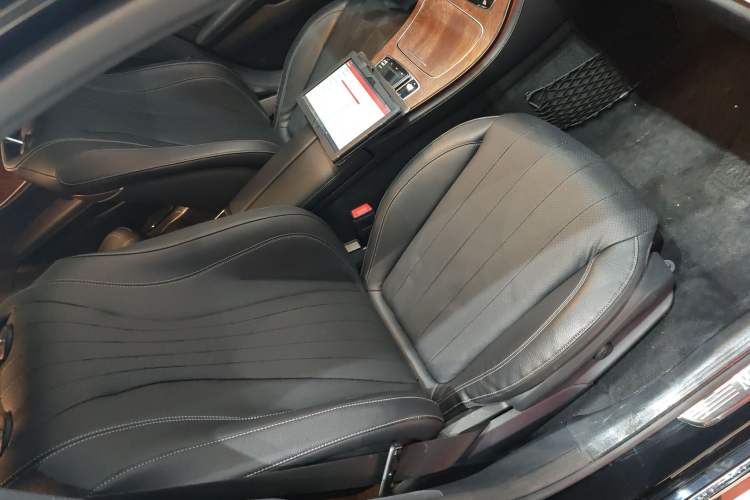 Used Mercedes-Benz E-Class 2019 E 300 L Stylish Model
