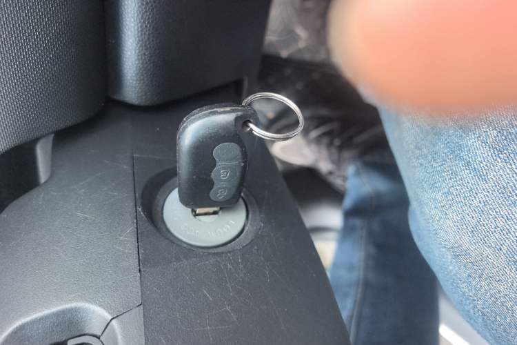 Used Changan CX20 2014 1.4L IMT Sunroof Navigation Version China IV Standard