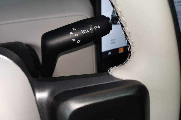 Used  V23 2025 401 Two-Wheel Drive Advanced Edition