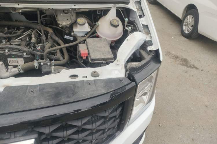 Used JMC Fushun 2022 2.0T Manual Multi-Function Passenger Vehicle Mid-Range High Roof 6-7 Seats
