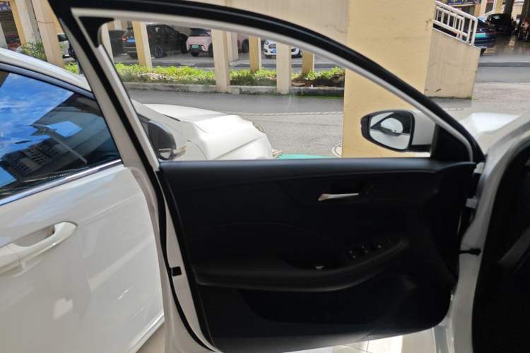 Used Roewe i5 2023 1.5L Manual Comfort Edition
