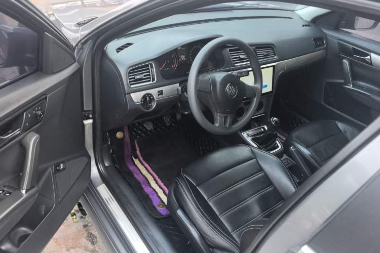 Used Volkswagen Lavida 2013 Restyled Classic 1.6L Manual Comfort Edition
