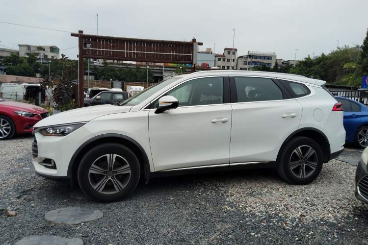 Used BYD Tang 2018 2.0T Automatic SmartConnect Luxury 7-Seater China V Emission Standard
