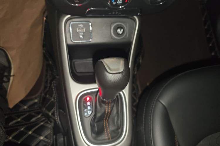 Used  Compass 2017 200T Automatic Enjoyment Version
