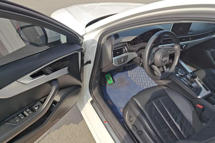 Used Audi A4L 2018 30th Anniversary Edition 40 TFSI Fashion Model
