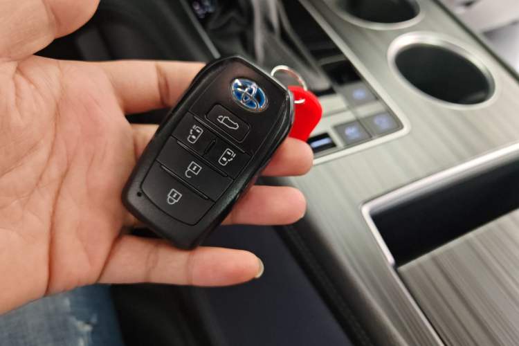 Used Toyota Sienna 2021 2.5L Hybrid Platinum Edition
