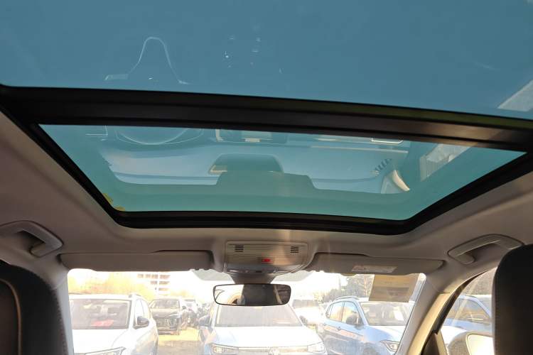 Used Volkswagen Tharu 2025 NewRui 300TSI Prestige Edition
