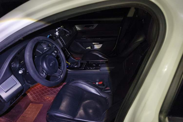 Used Jaguar XF 2016 XF 2.0T Two-Wheel-Drive Luxury Edition
