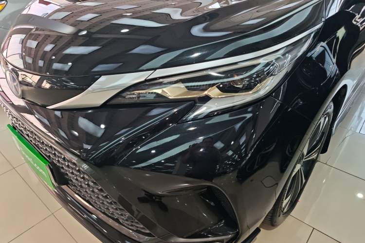 Used Toyota Granvia 2023 2.5L Hybrid Prestige PLUS Edition
