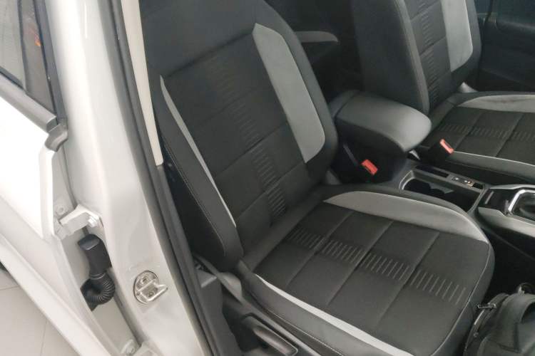 Used Volkswagen T-ROC 2019 230TSI DSG Two-Wheel-Drive Advanced Version China VI Standard
