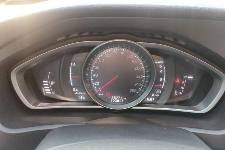 Used Volvo V40 2017 T3 Zhiyi Edition
