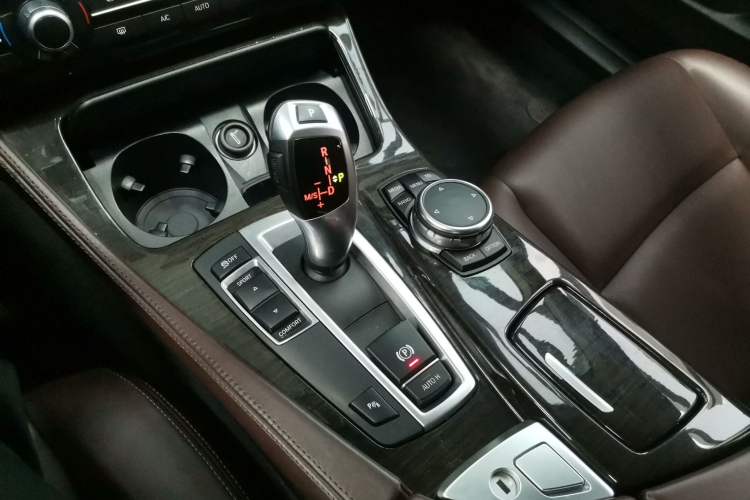 Used BMW 5 Series 2014 525Li Luxury Design Package
