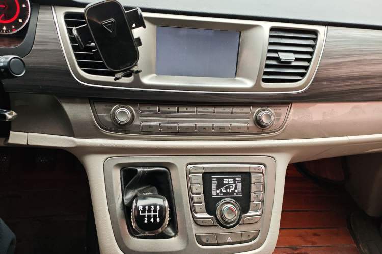 Used SAIC MAXUS G10 2018 PLUS 1.9T Manual Elite Edition Diesel
